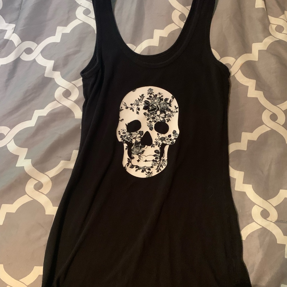 Black no boundaries skull tank top